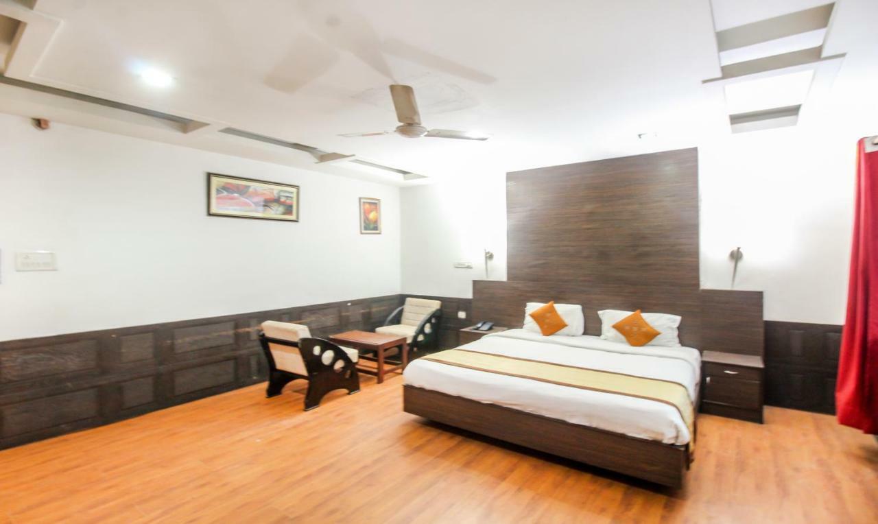 Hotel Monarch Inn Lucknow Exterior photo